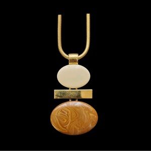 Elegant Gold and Cream Pendant Necklace